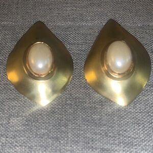 Elegant Gold and Cream Earrings